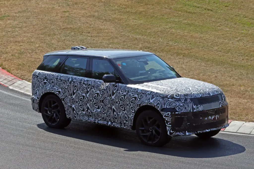 Range Rover Sport 2027 nurburgring espia 4 Motor16