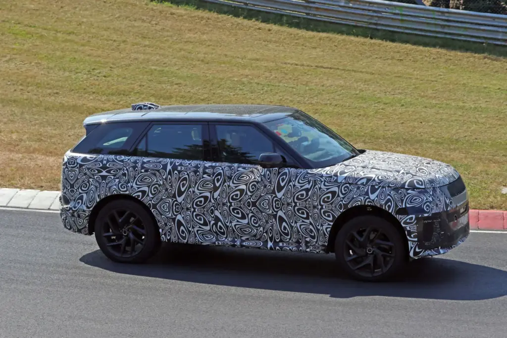 Range Rover Sport 2027 nurburgring espia 5 Motor16