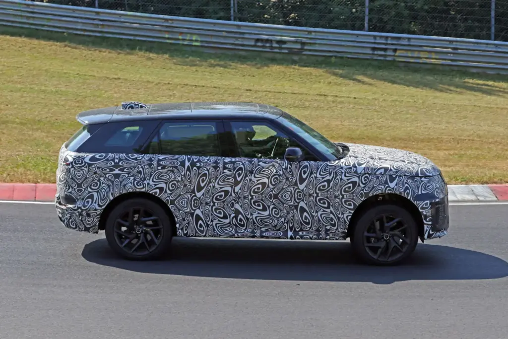 Range Rover Sport 2027 nurburgring espia 6 Motor16
