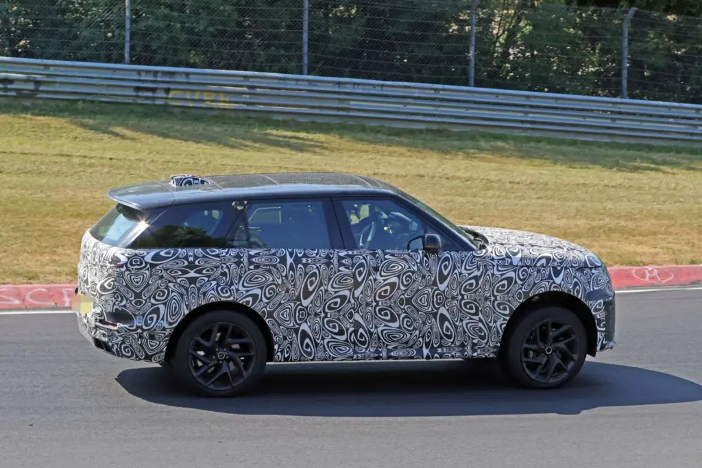 Range Rover Sport 2027 nurburgring espia 8 Motor16