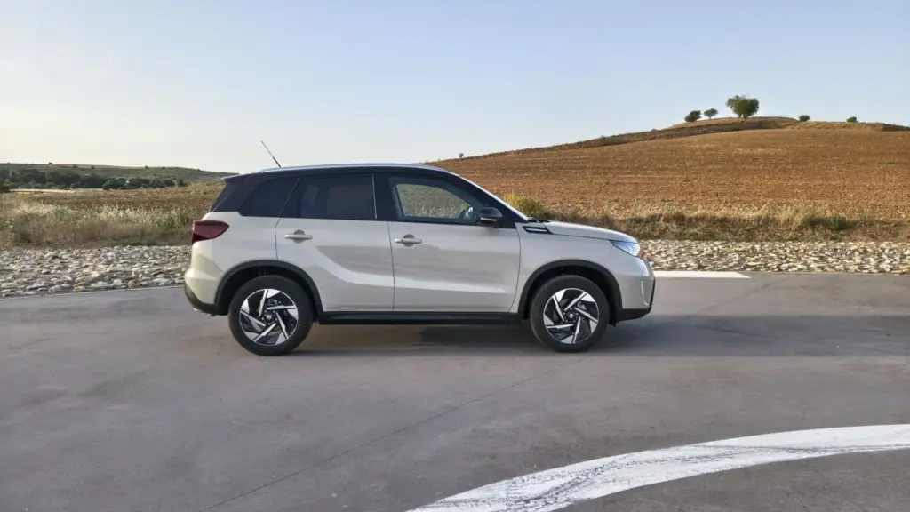 Prueba del Suzuki Vitara 1.4T Mild Hybrid 4x4 Automático: El gran tapado 1 Motor16 Suzuki Vitara 1.4T 4x4 Auto prueba (5)
