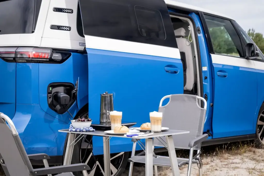 Volkswagen ID. California eléctrica estrena V2L: la primera autocaravana que alimenta el camping 1 Motor16 VOLKSWAGEN ID. CALIFORNIA CRUISE 11 Motor16