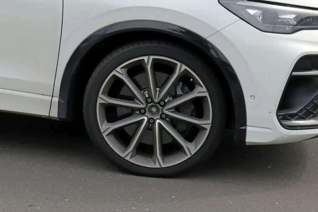 VW Tiguan R 19 Motor16
