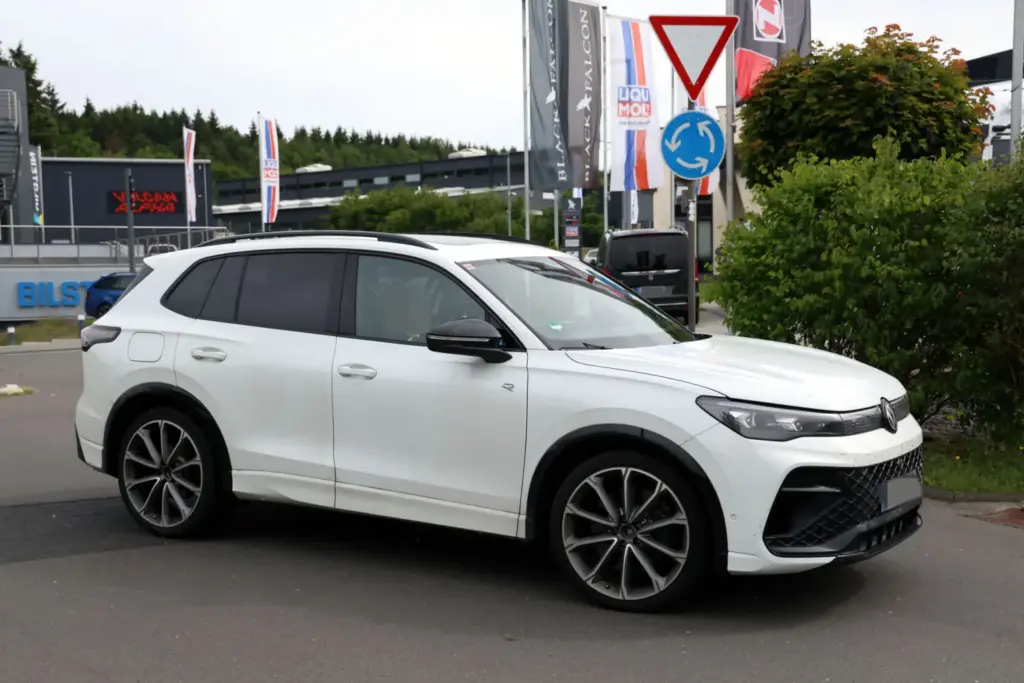 VW Tiguan R 8 Motor16