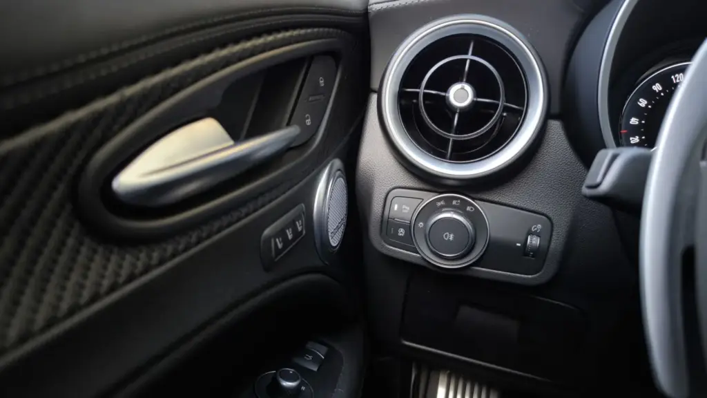 Prueba del Alfa Romeo Stelvio Quadrifoglio: La pureza de la conducción en un SUV único 8 Motor16 Prueba del Alfa Romeo Stelvio Quadrifoglio: La pureza de la conducción en un SUV único