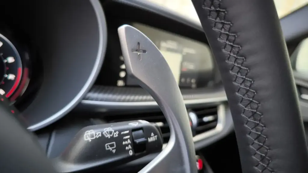 Prueba del Alfa Romeo Stelvio Quadrifoglio: La pureza de la conducción en un SUV único 10 Motor16 alfa romeo stelvio quadrifoglio 14 Motor16