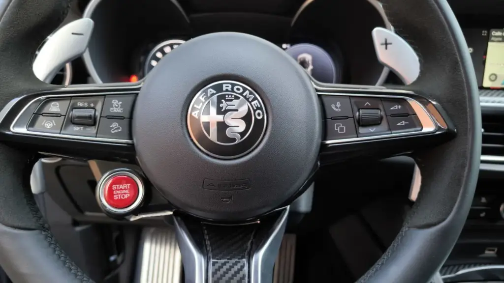 Prueba del Alfa Romeo Stelvio Quadrifoglio: La pureza de la conducción en un SUV único 7 Motor16 Prueba del Alfa Romeo Stelvio Quadrifoglio: La pureza de la conducción en un SUV único