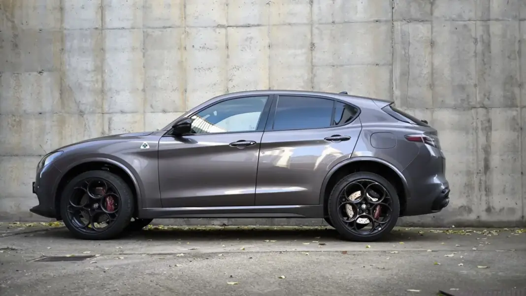 alfa-romeo-stelvio-quadrifoglio (6) Prueba del Alfa Romeo Stelvio Quadrifoglio: La pureza de la conducción en un SUV único