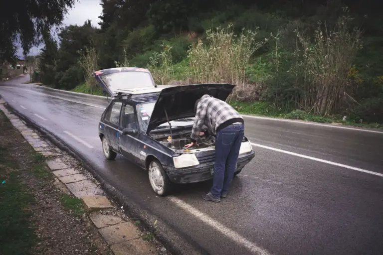 Asistencia en carretera seguro: qué cubre y cómo ahorrar hasta 300 € antes de un viaje largo
