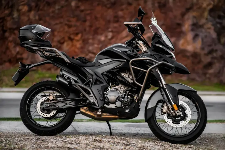 Nuevas fotos espía de la BMW R 20 bóxer 2000: la roadster acelera hacia producción