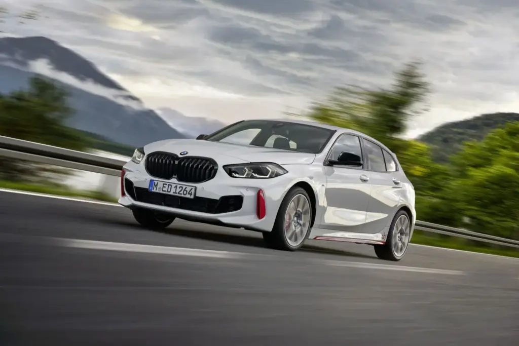 BMW Serie 1: de la tracción trasera a la era digital en cuatro actos 2 Motor16 BMW Serie 1: de la tracción trasera a la era digital en cuatro generaciones