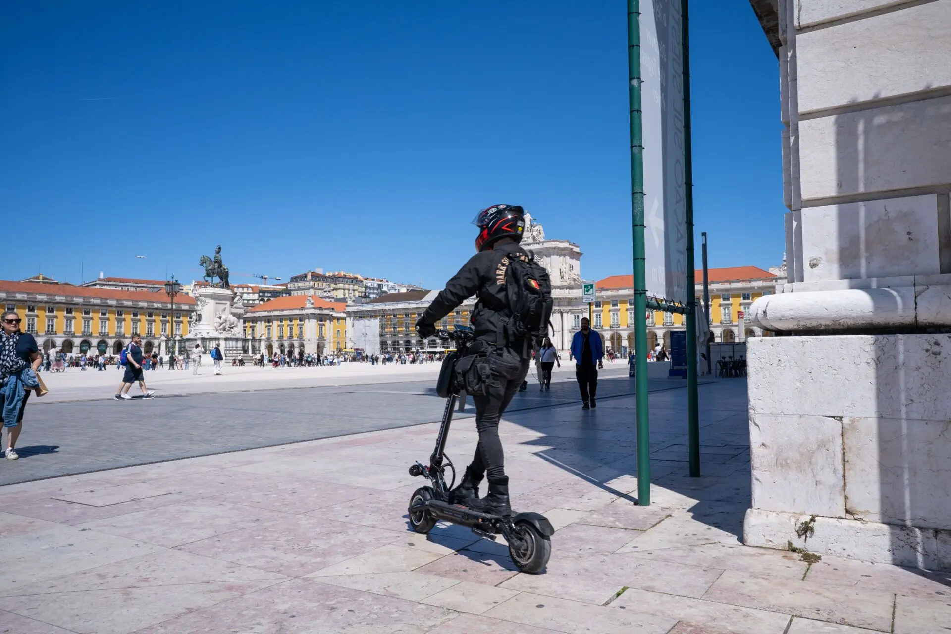 casco obligatorio patinete eléctrico