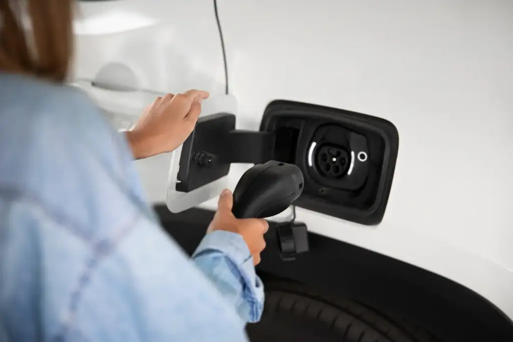 Cómo aumentar la autonomía de tu coche eléctrico en agosto: 3 claves para no quedarte tirado en la operación salida 1 Motor16 coche electrico 2 Motor16