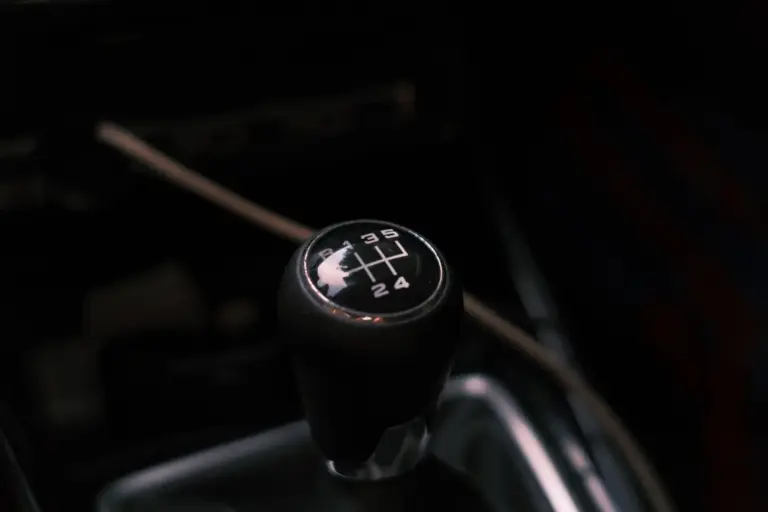 La DGT eliminará el código 78 del carnet: un curso de 7 horas bastará para pasar de automático a manual