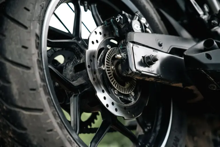 Polini lanza discos de freno moto desde 30 euros: acero AISI 420 para mejorar la frenada