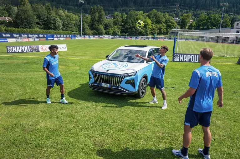Dongfeng renueva su alianza con el Nápoles y estará junto a los Azzurri en el año de su centenario