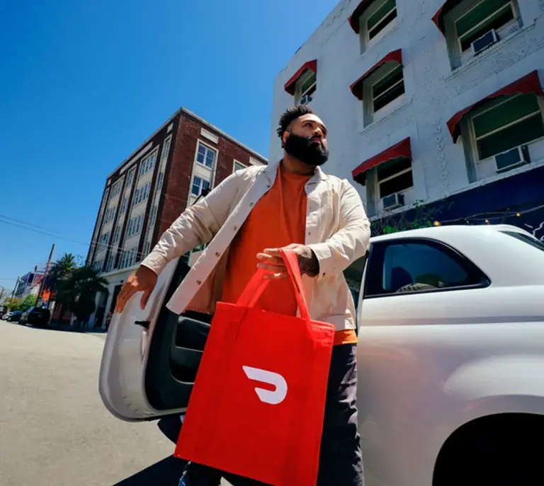 Estados Unidos: DoorDash reparte recambios originales de coche a domicilio con entrega el mismo día