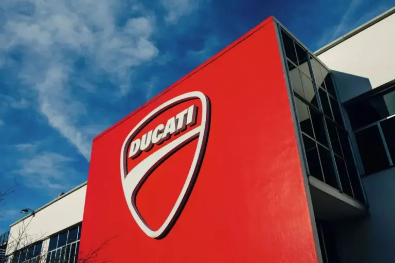 Volkswagen pone Ducati en el escaparate y Ferrari estudia comprarla