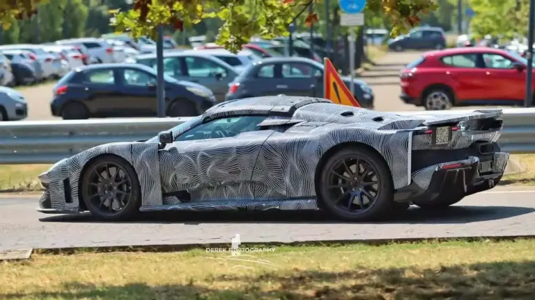 Ferrari F80 Aperta: cazado en Maranello el descapotable que limitará a 399 unidades