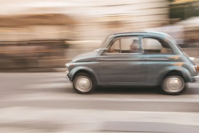 El Fiat Topolino, el microcoche eléctrico de 8 CV, se convierte en el sustituto de moda del carrito de golf en EE UU