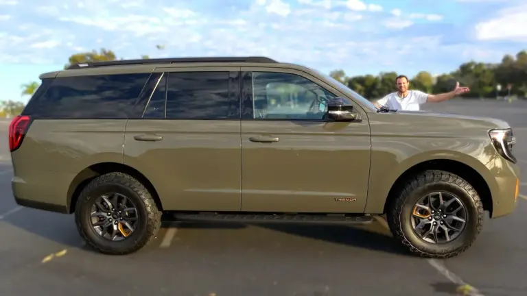 Doug DeMuro prueba el Ford Expedition Tremor 2025: el todoterreno de lujo que llega por 84.000 dólares