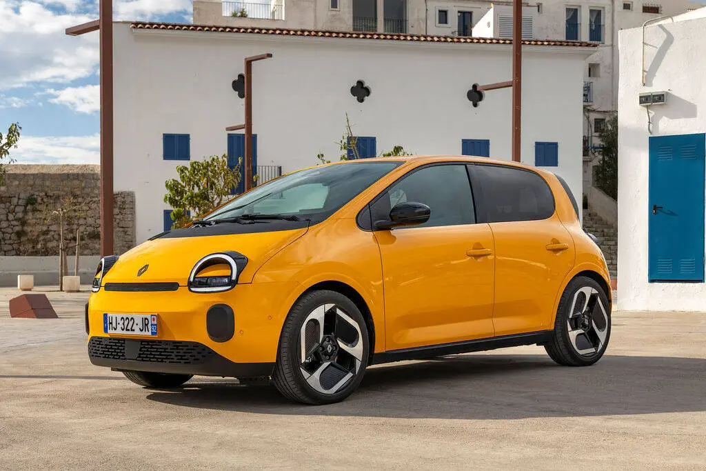 Renault Twingo E-Tech eléctrico: un coche urbano que adapta el color a tu personalidad 7 Motor16 fotos Renault Twingo E TECH 3 Motor16