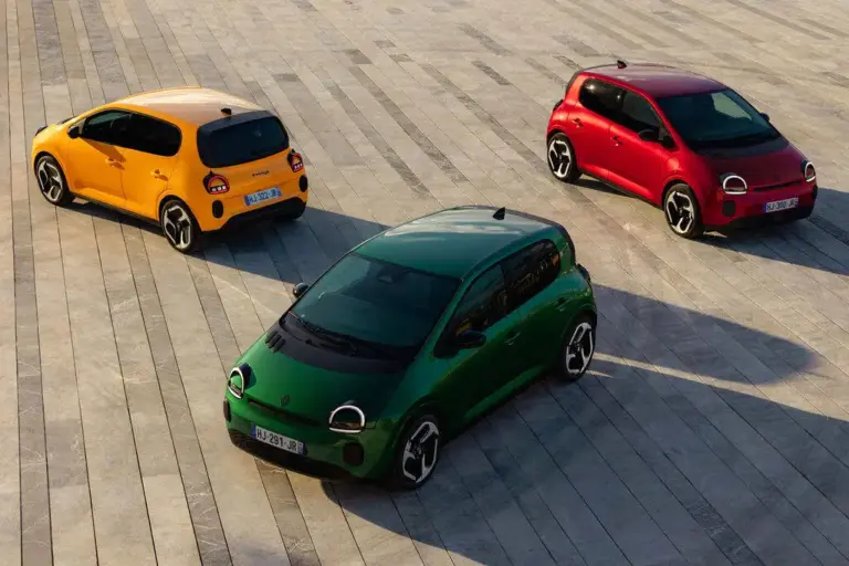 Renault Twingo E-Tech eléctrico: un coche urbano que adapta el color a tu personalidad