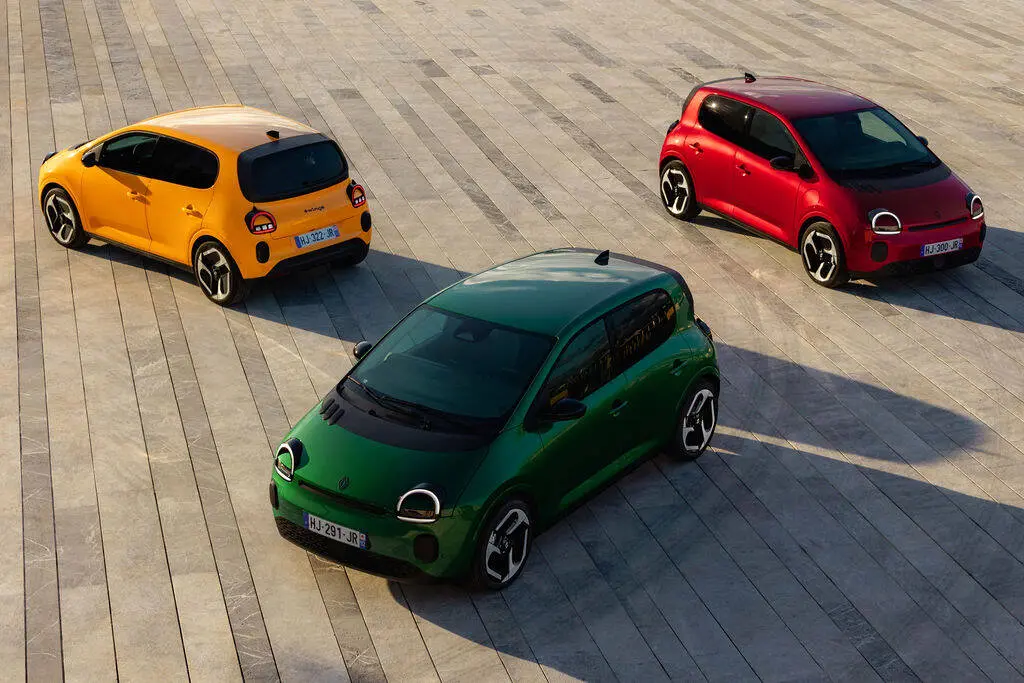 Renault Twingo E-Tech eléctrico: un coche urbano que adapta el color a tu personalidad 9 Motor16 fotos Renault Twingo E TECH 5 Motor16