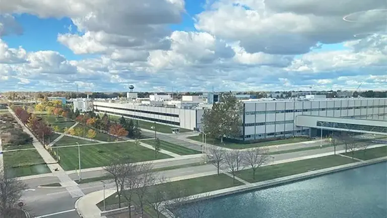 Despidos GM Lansing: 350 empleados menos pese a los 500 millones para su planta eléctrica