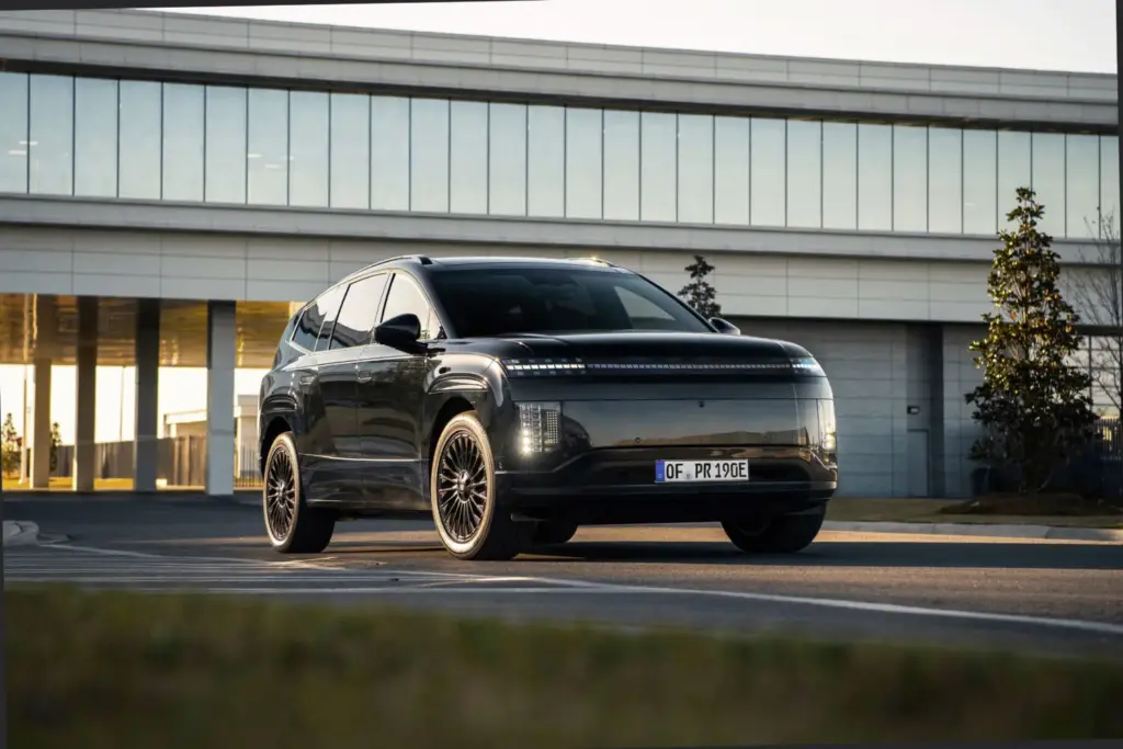 hyundai Ioniq 9 Calligraphy Black Ink 1 Motor16