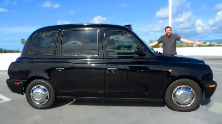 Doug DeMuro prueba el London Taxi TXII: así es el taxi más famoso del mundo