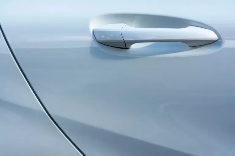 Manillas ocultas en coches: China lanza el mayor recall de la historia, 4,3 millones de unidades y Tesla lidera
