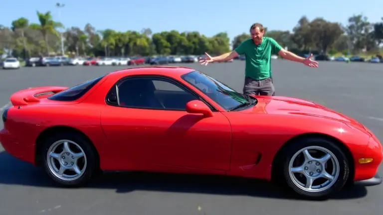 Doug DeMuro alaba el Mazda RX-7 FD de 1993 pero avisa del mantenimiento que exige