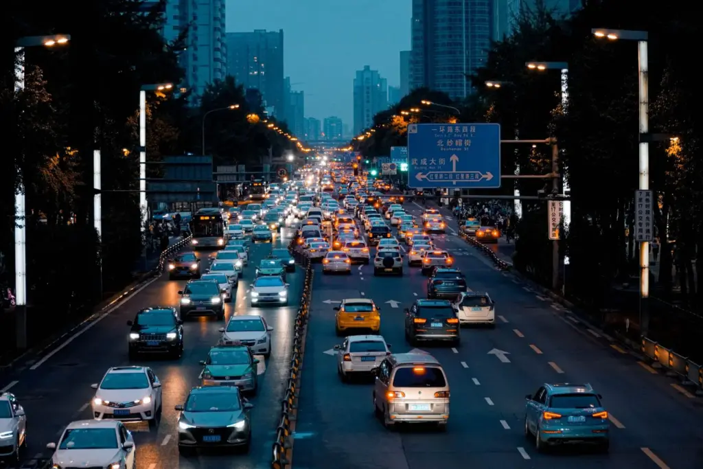 El coche recupera protagonismo en la ciudad: el 65% de los españoles ya lo usa para desplazarse 1 Motor16 multas ZBE Madrid