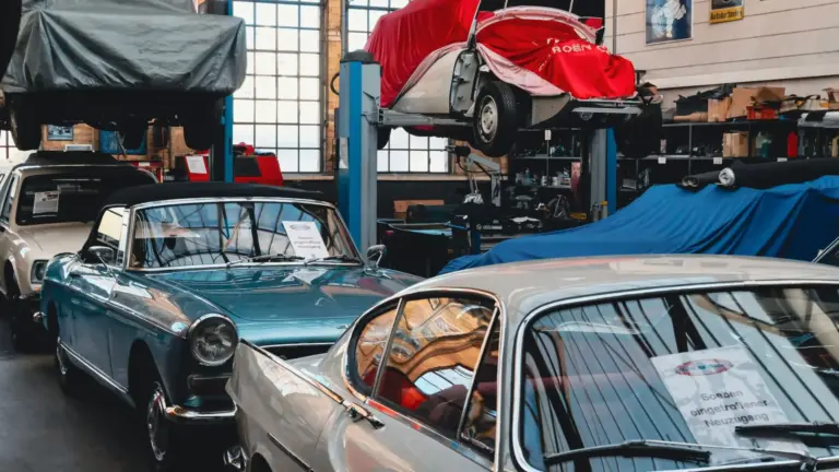 China prohíbe los coches clásicos y unos entusiastas recrean ‘muscle cars’ chinos artesanales ilegales
