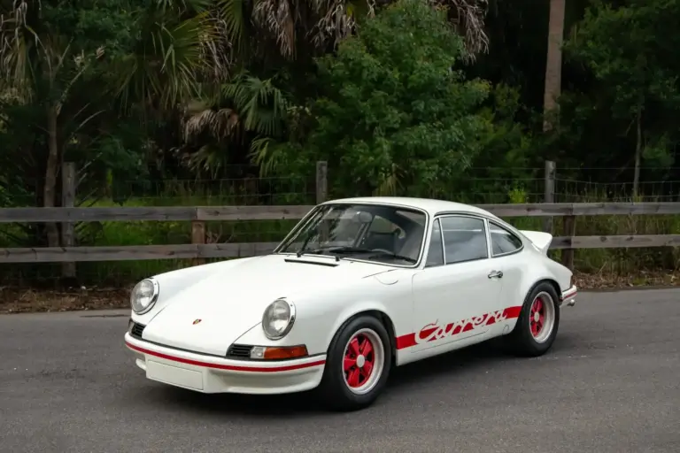 El Porsche 911 Carrera RS 2.7 Lightweight de competición que Bring a Trailer subasta