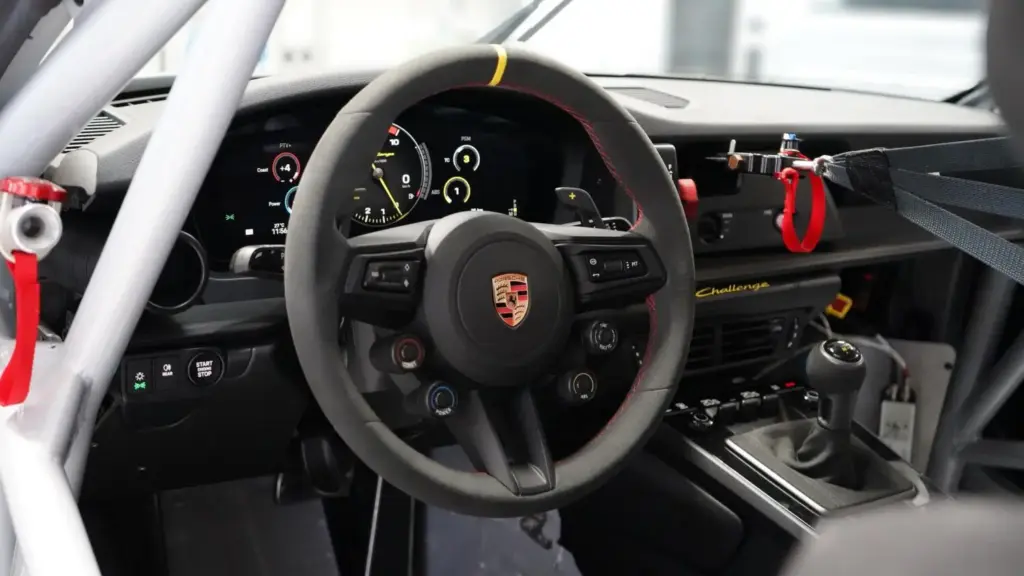 Porsche 911 Challenge: Un 992.2 de carreras derivado del GT3 de serie 12 Motor16 porsche 911 challenge 13 Motor16