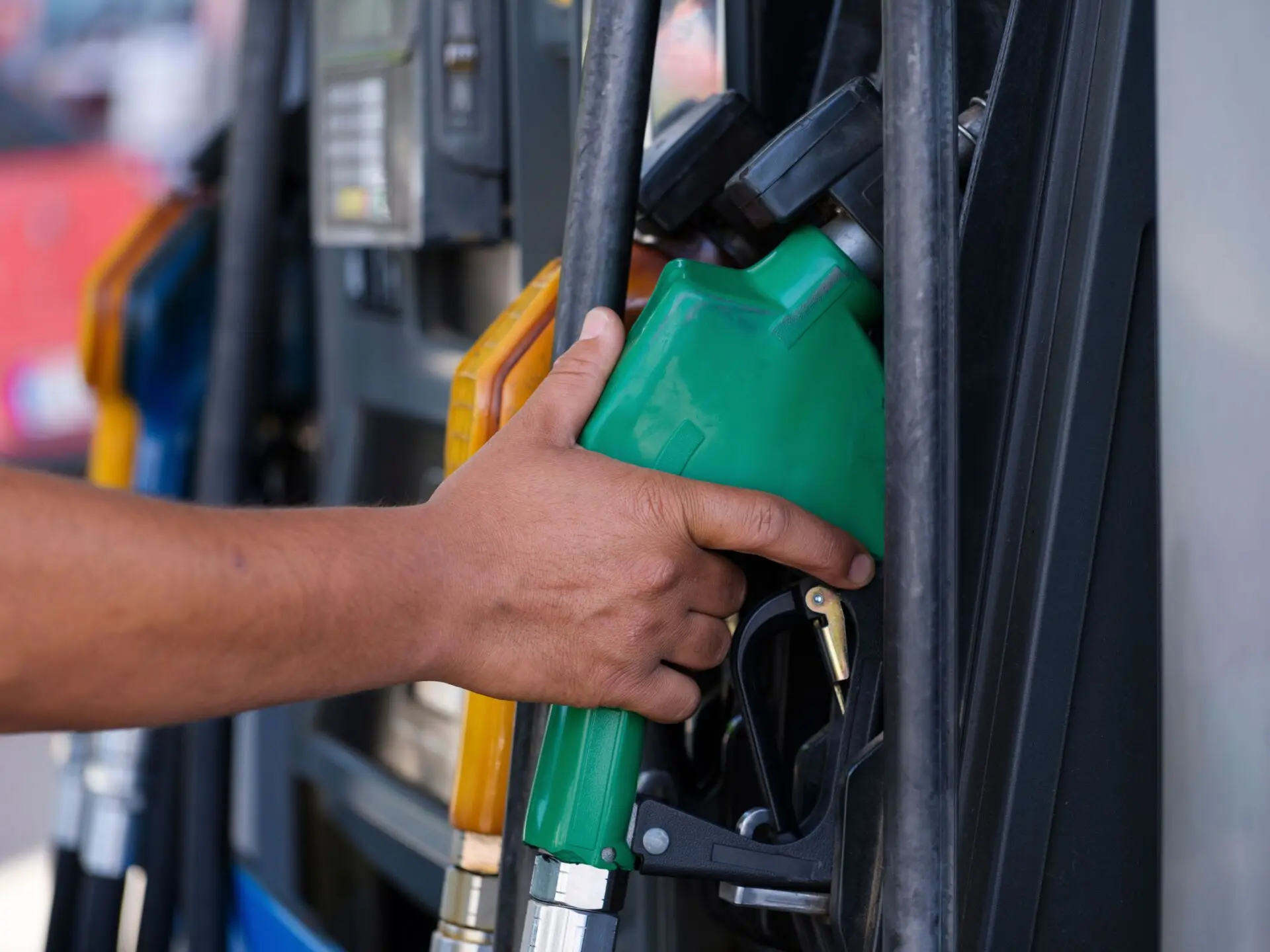 El precio diésel en Estados Unidos roza su récord histórico a 5,62 dólares el galón (1,34 €/litro) 1 Motor16 gasóleo récord EE UU