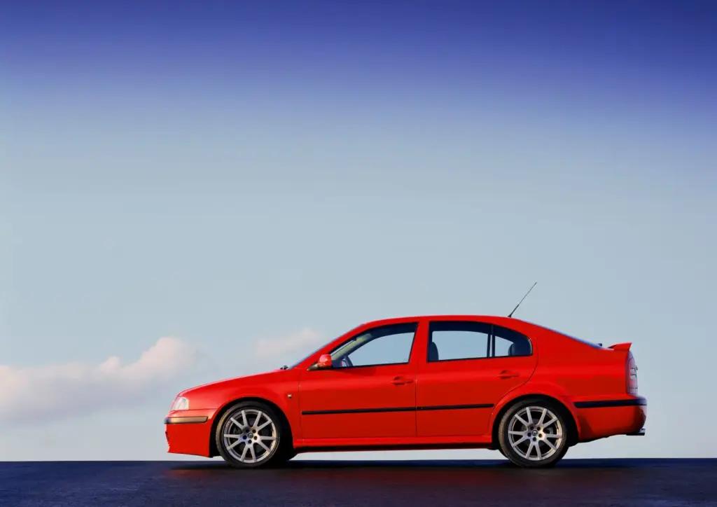 Škoda Octavia: tres décadas y 7,9 millones de unidades del modelo que redefinió la marca 9 Motor16 skoda octavia rs 74 Motor16