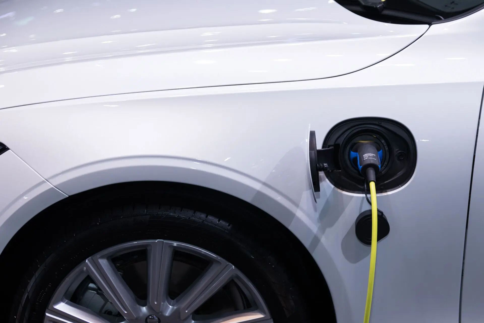Volvo amplía la autonomía de sus híbridos enchufables hasta 160 km para priorizar la conducción en modo EV 1 Motor16 Volvo híbrido enchufable