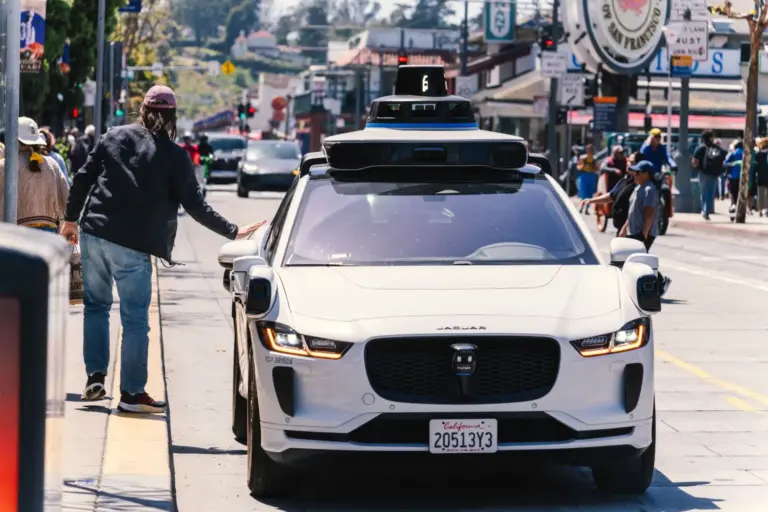 Las aseguradoras japonesas preparan el primer seguro para robotaxis pensado en Estados Unidos