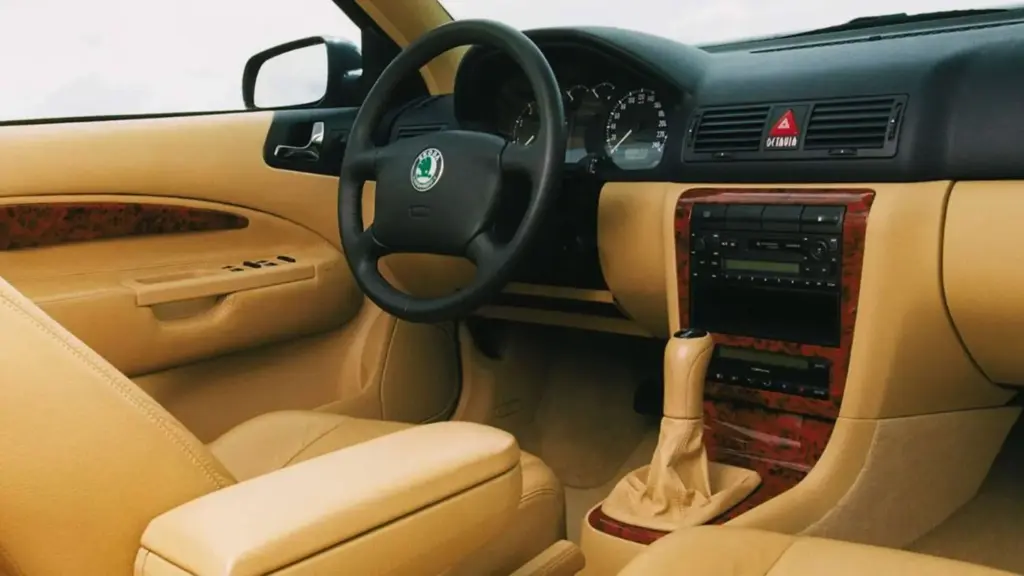 Los 8 millones de Škoda Octavia en sus 30 años de vida y las versiones más peculiares: GLC, gas natural, híbrido y un récord de 365 km/h 7 Motor16 1. generace Skoda Octavia Combi Laurin Klement 3d09f366 Motor16