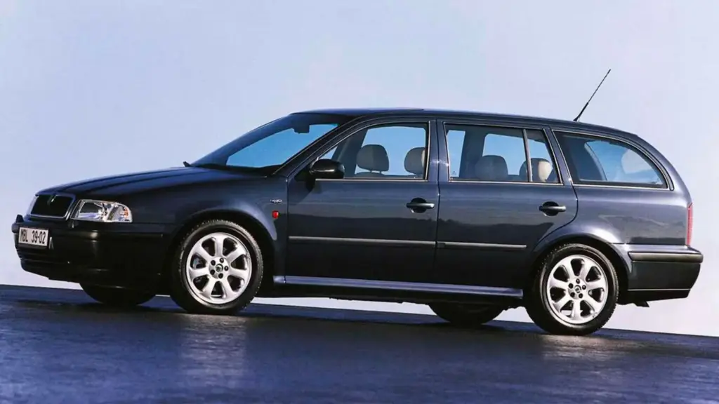 Los 8 millones de Škoda Octavia en sus 30 años de vida y las versiones más peculiares: GLC, gas natural, híbrido y un récord de 365 km/h 8 Motor16 1. generace Skoda Octavia Combi Laurin Klement bbffc1a3 Motor16