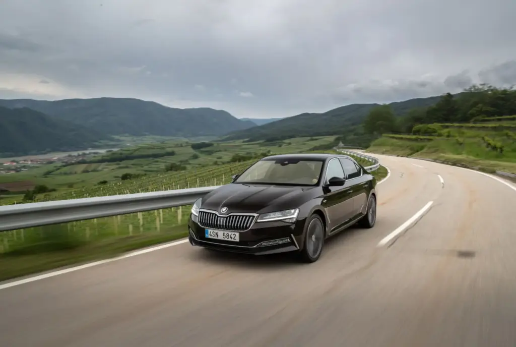 El Škoda Superb “moderno” cumple 25 años 3 Motor16 El Škoda Superb “moderno” cumple 25 años