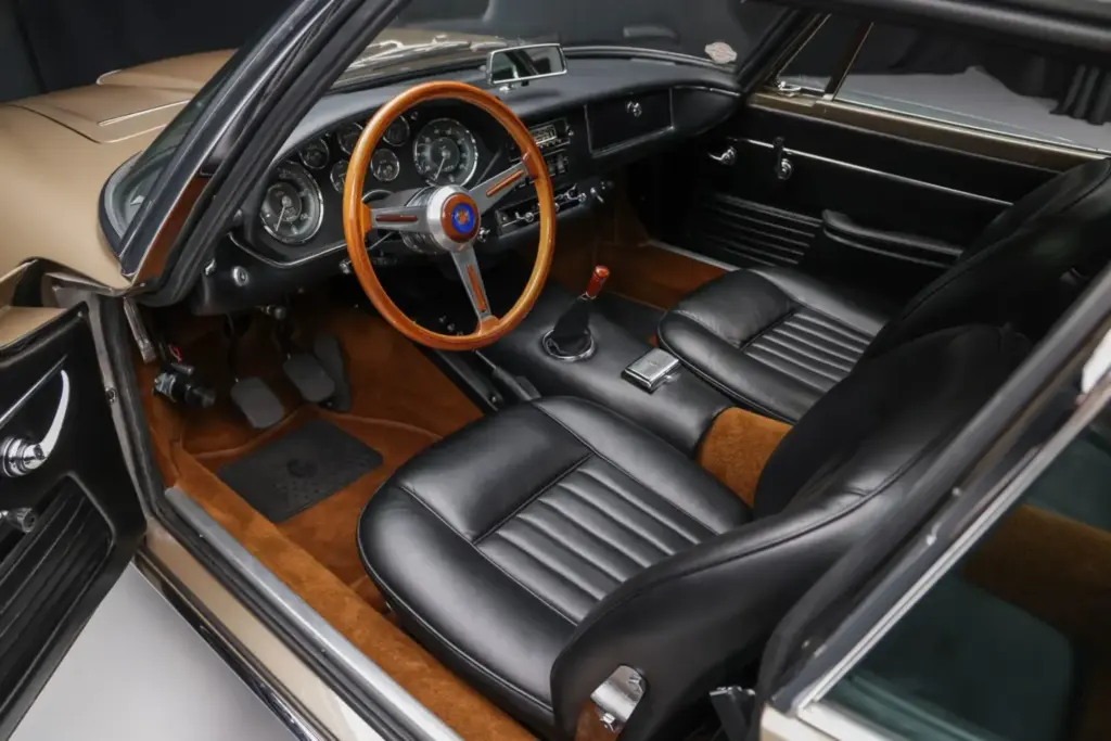 Maserati clásicos a subasta: del Mistral de Frua al angular de Giugiaro y Gandini 1 Motor16 1965 maserati mistral 3700 coupe interior bring a trailer Motor16