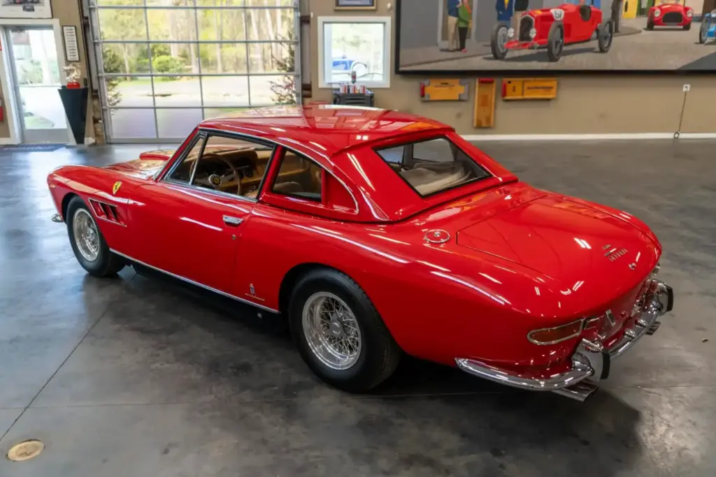 Ferrari 330 GT Spider de 1967: el 2+2 convertido que BaT subasta con procedencia de Chinetti Motors 1 Motor16 1967 ferrari 330 gt convertible BaT trasera Motor16