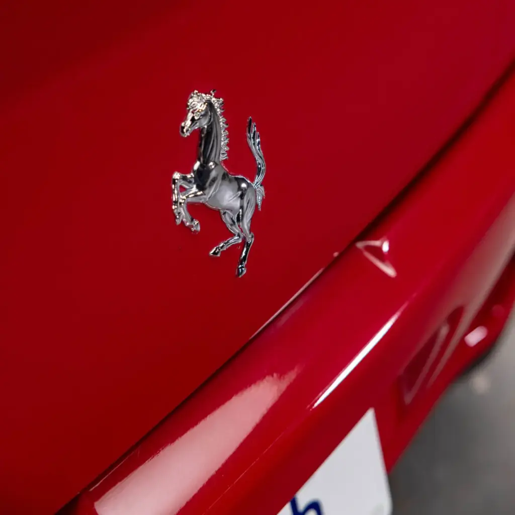 El legendario Ferrari 550 Maranello con el sello de Michael Jordan te está buscando 22 Motor16 1997 ferrari 550 maranello michael jordan 19 Motor16