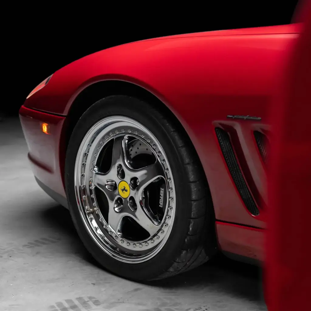 El legendario Ferrari 550 Maranello con el sello de Michael Jordan te está buscando 13 Motor16 1997 ferrari 550 maranello michael jordan 23 Motor16
