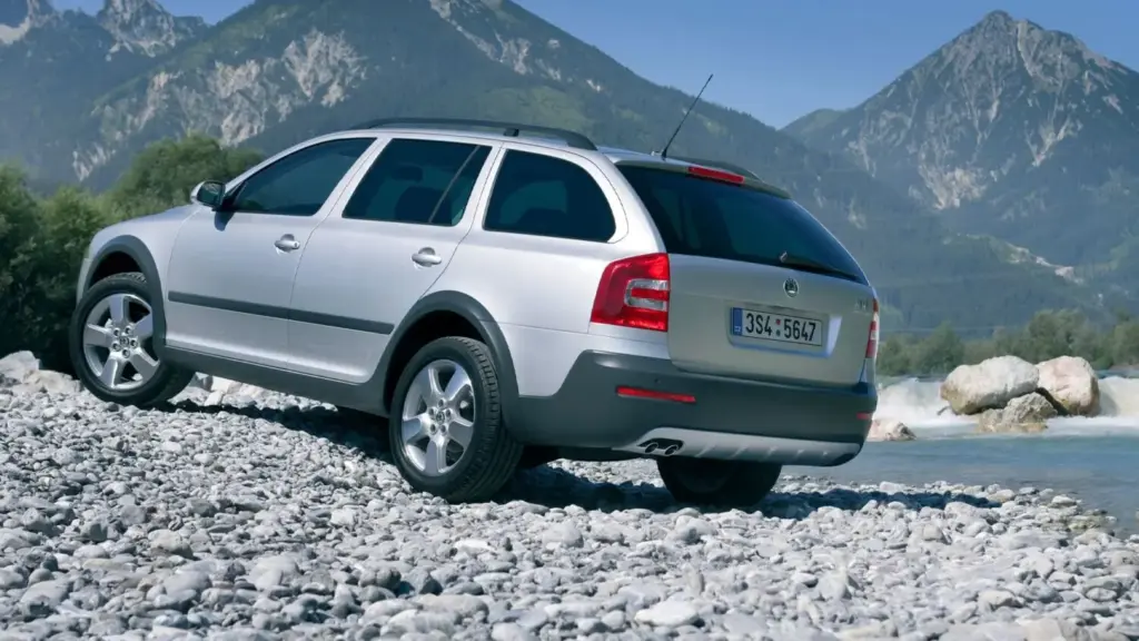 Los 8 millones de Škoda Octavia en sus 30 años de vida y las versiones más peculiares: GLC, gas natural, híbrido y un récord de 365 km/h 17 Motor16 2 generace Skoda Octavia Scout 462eb564 Motor16