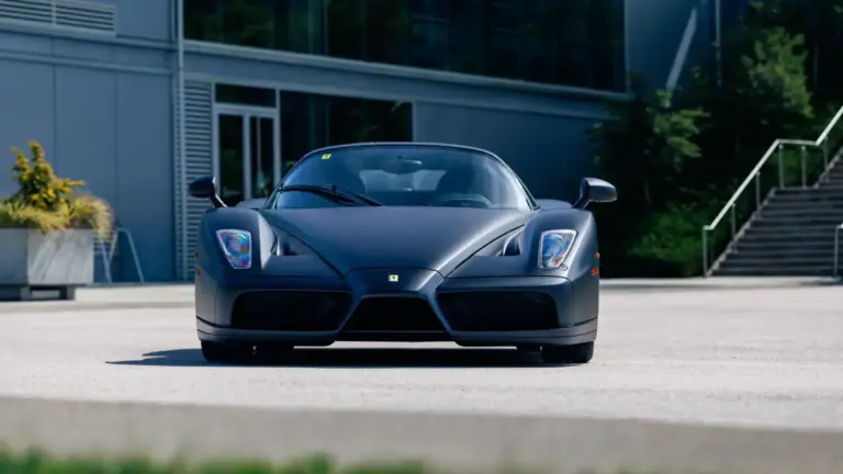 El detalle que hace a este Ferrari Enzo único en el mundo y que no es la sangre real que corre por sus venas